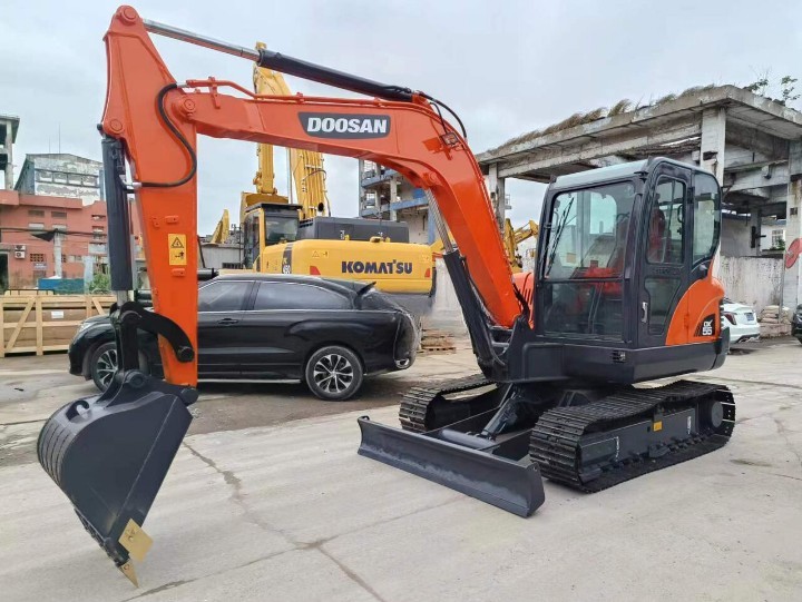 Coreia Excavadora usada Doosan à venda Máquinas usadas DX55 Jindongyu